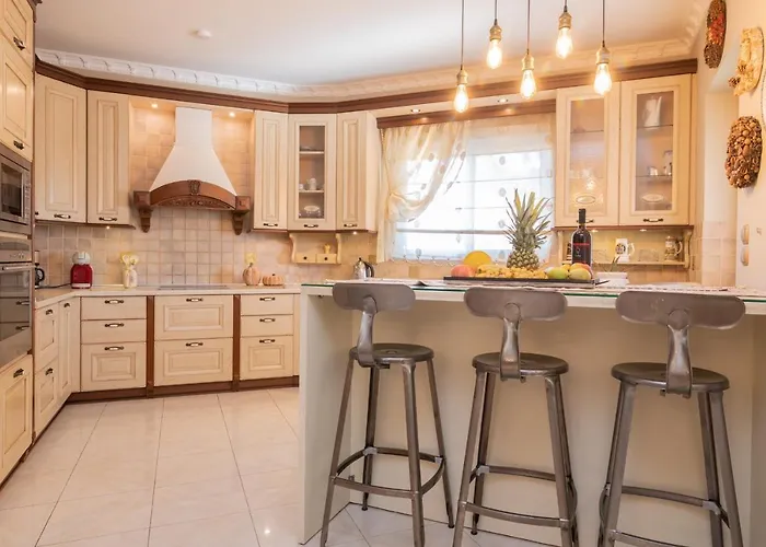 Sunshine - Private Hot Tub *