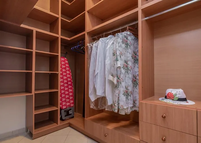 Sunshine - Private Hot Tub Villa *