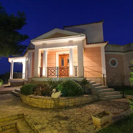 Sunshine - Private Hot Tub Villa *