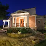 Sunshine - Private Hot Tub Villa *