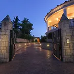 Sunshine - Private Hot Tub
