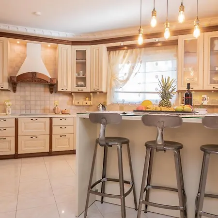 Sunshine - Private Hot Tub *