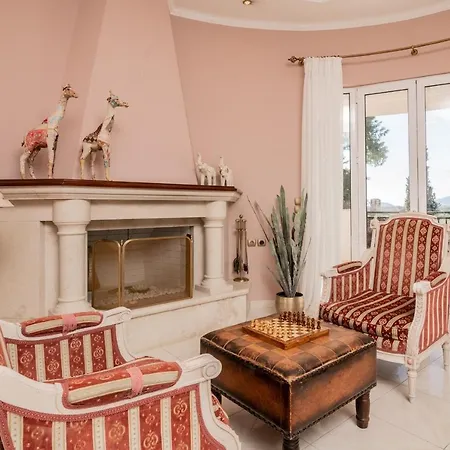 Sunshine - Private Hot Tub Villa