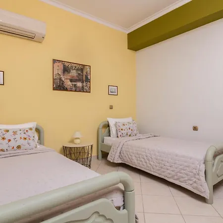 Sunshine - Private Hot Tub Villa