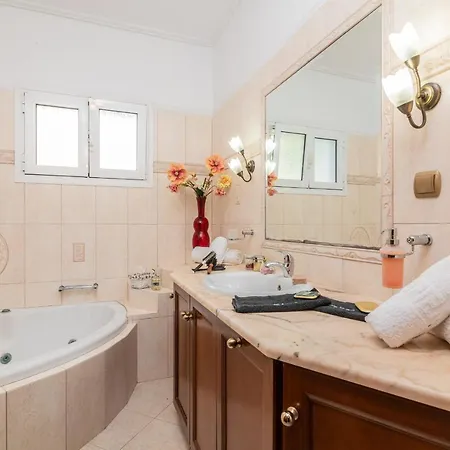 Sunshine - Private Hot Tub * Gaitani