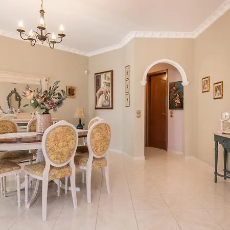 Sunshine - Private Hot Tub Villa