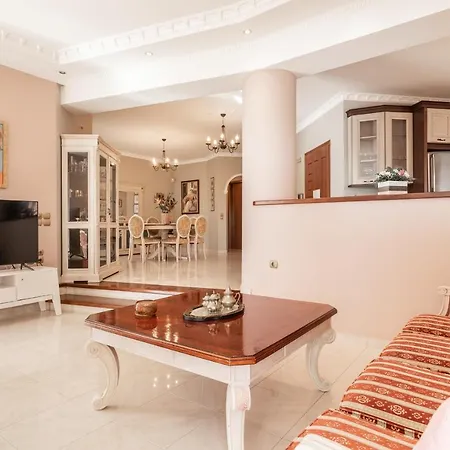 Villa Sunshine - Private Hot Tub