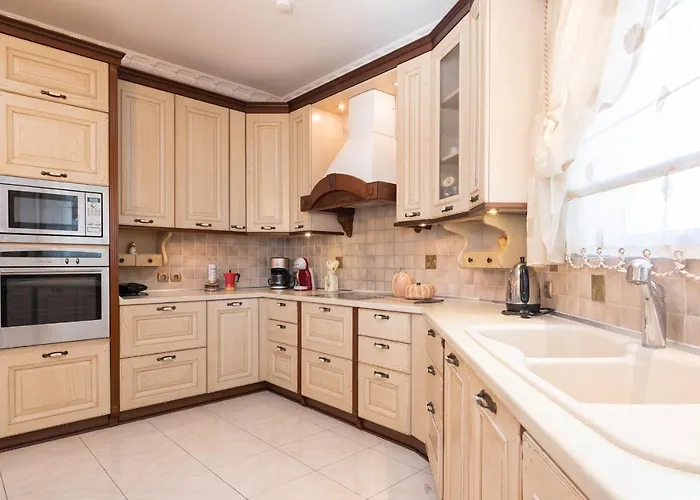 Sunshine - Private Hot Tub Villa *