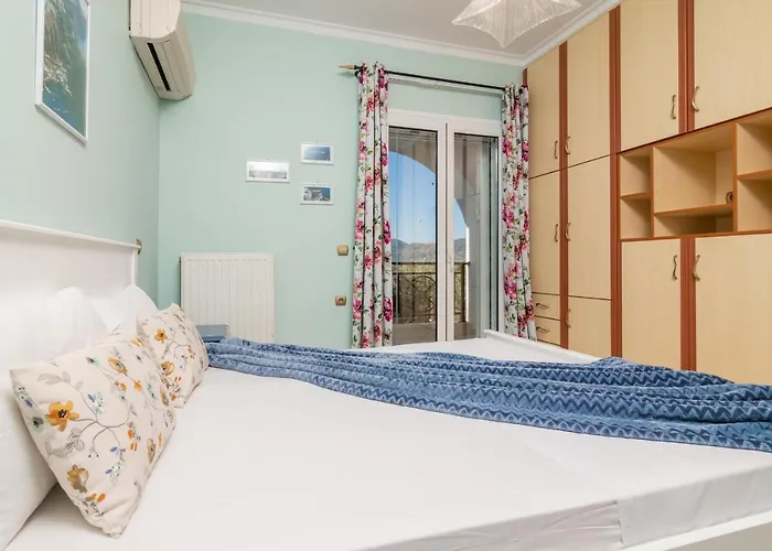 Sunshine - Private Hot Tub Gaitani