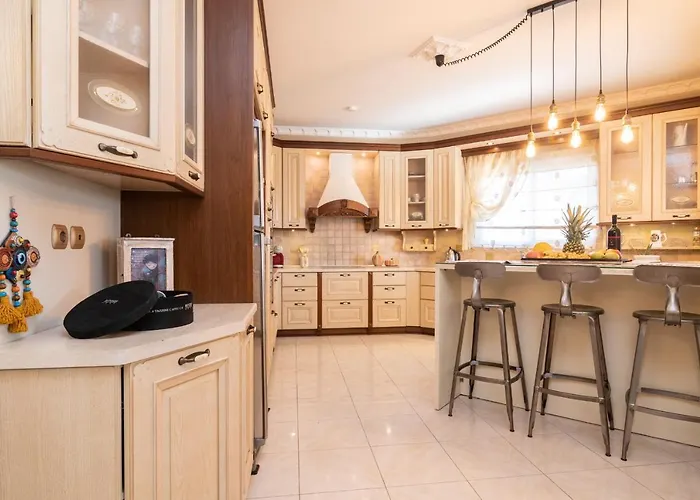 Sunshine - Private Hot Tub Villa *