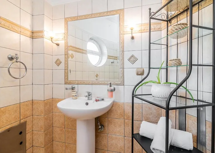 Sunshine - Private Hot Tub Villa