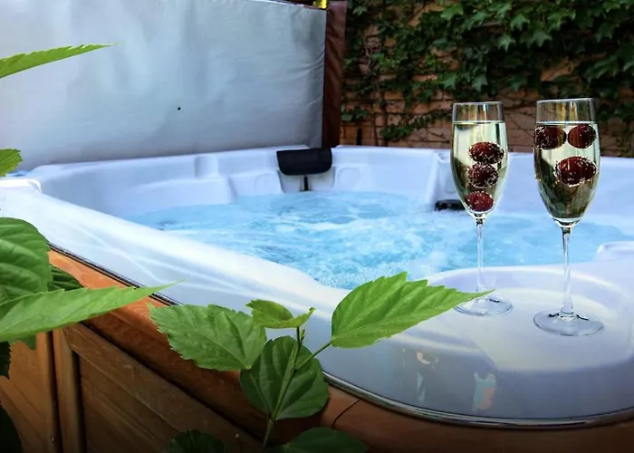 Sunshine - Private Hot Tub *